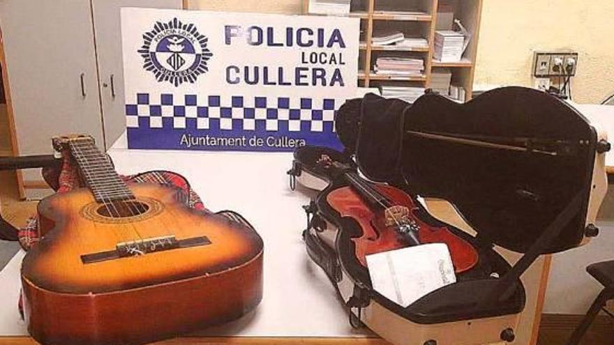 Dos vecinos hallan un violín de 1887 robado en Cullera