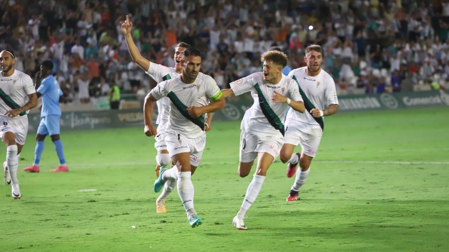 Kike Márquez celebra su gol desde los once metros ante el Ibiza.