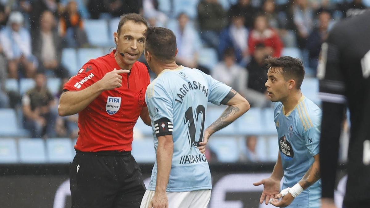 El Celta recurre la tarjeta roja a Gonçalo Paciencia por decir "muy mal" al  árbitro