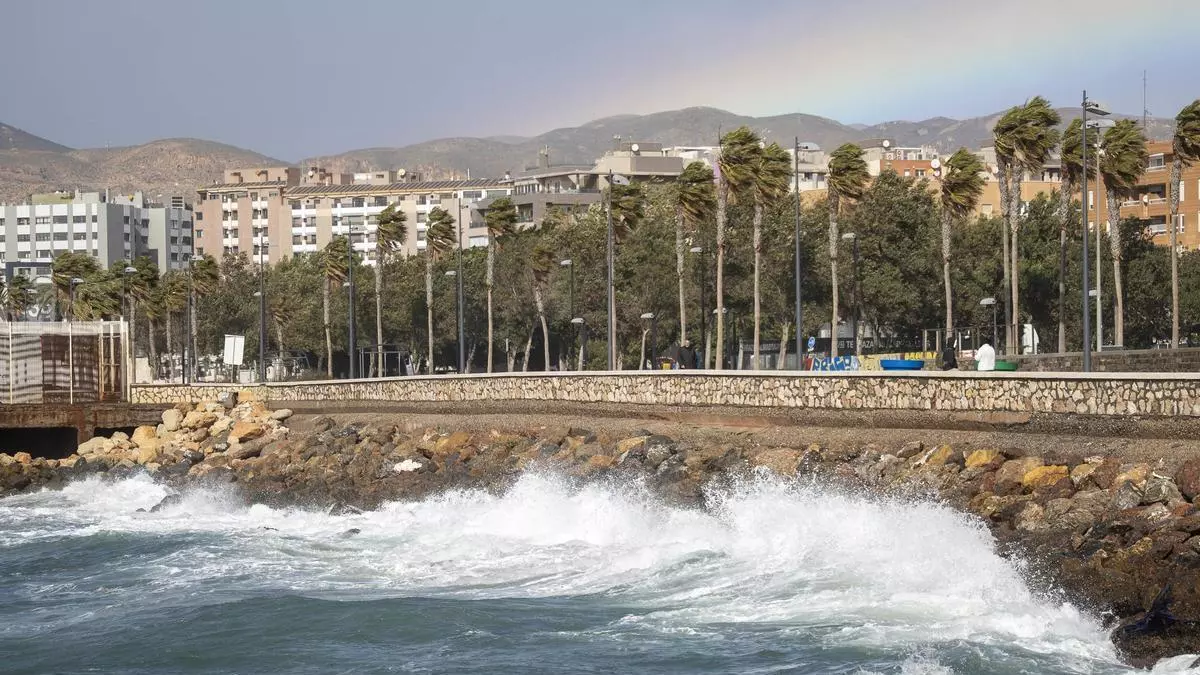 La borrasca Pedro pondrá el jueves en aviso a 14 comunidades por viento, olas y nieve