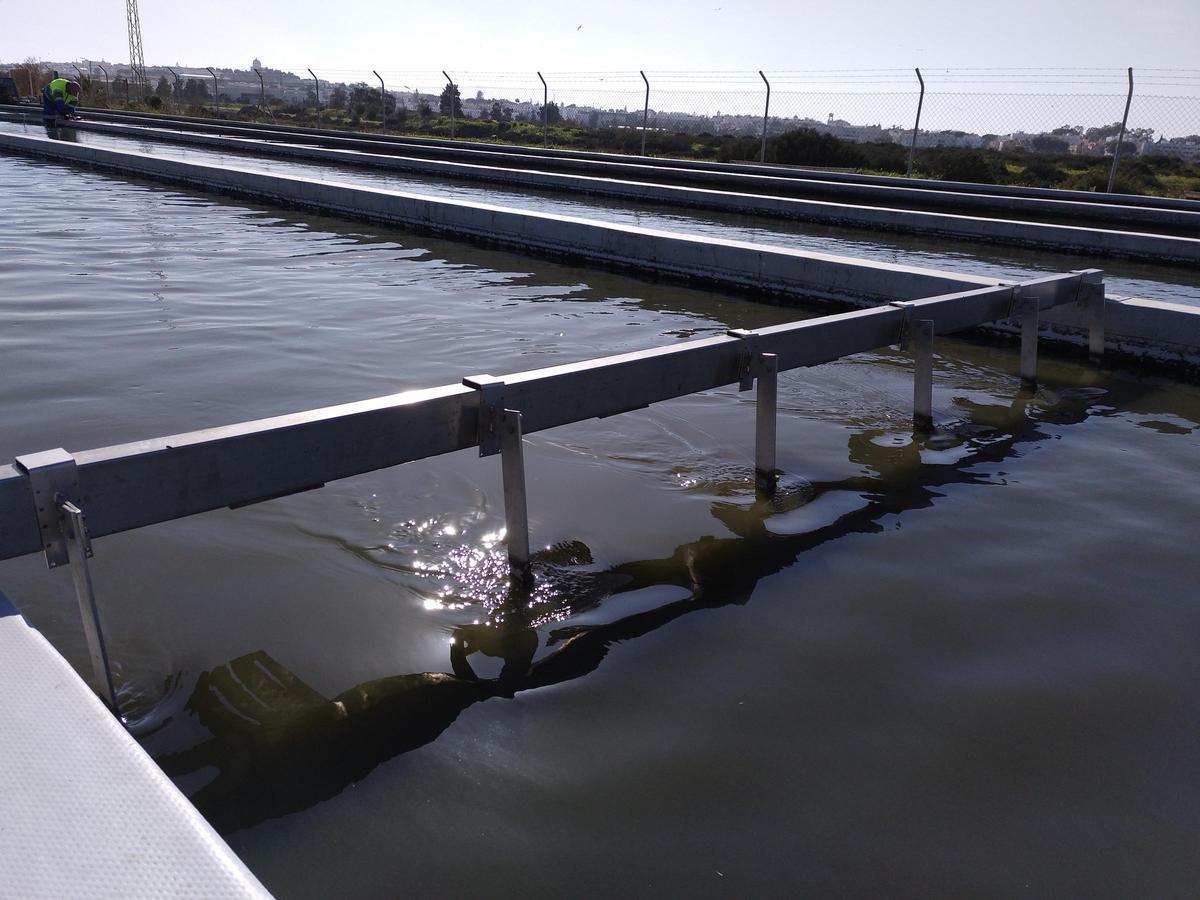 Instalación del Centro de Nuevas Tecnologías del Agua, en Carrión de los Céspedes, Sevilla.