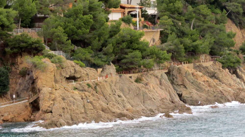 Obres al camí de ronda de Cala Bona