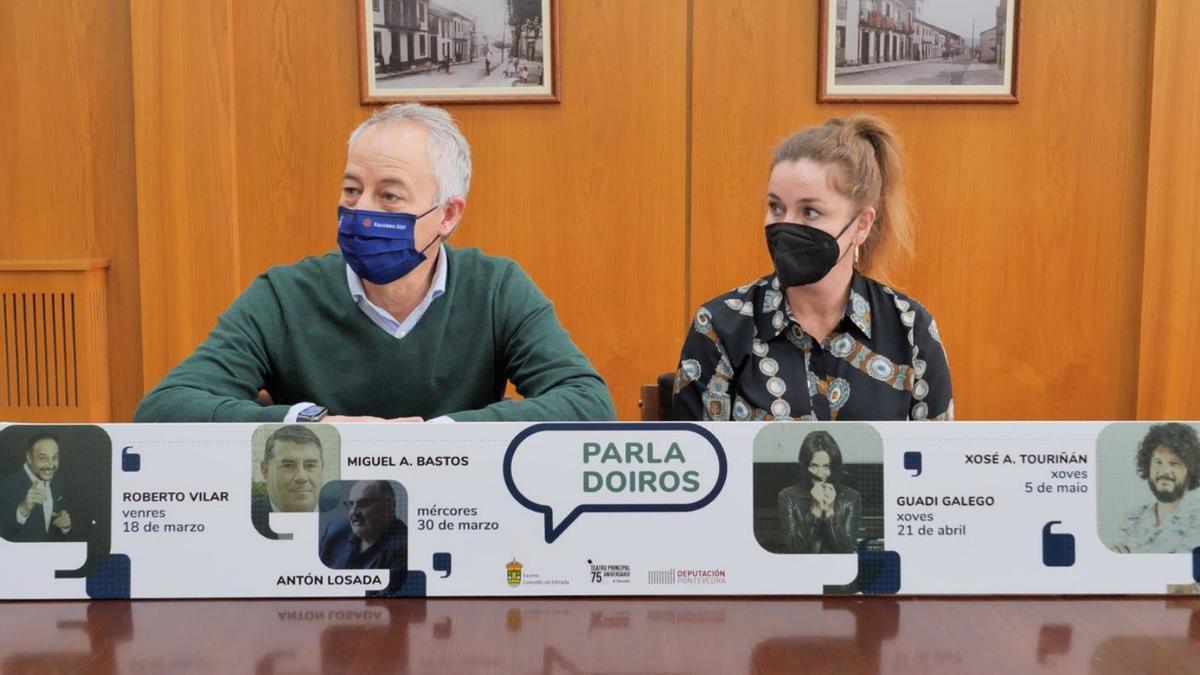 Juan Constenla y Marga Pazos, en la presentación de los “Parladoiros”. |  // LUCAS TERCEIRO