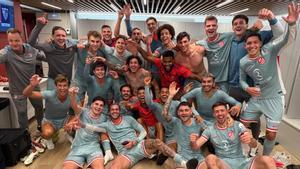 ¿Cómo no se van a volver locos? La celebración del Atlético en el vestuario del Lluís Companys