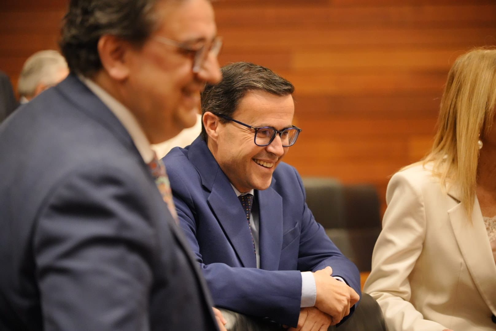 Las imágenes del pleno de la Asamblea de Extremadura en el que Gallardo ha tomado posesión como diputado