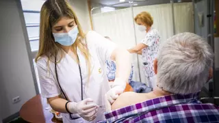 La Región de Murcia necesitaría incorporar 6.000 enfermeras para llegar a la media europea