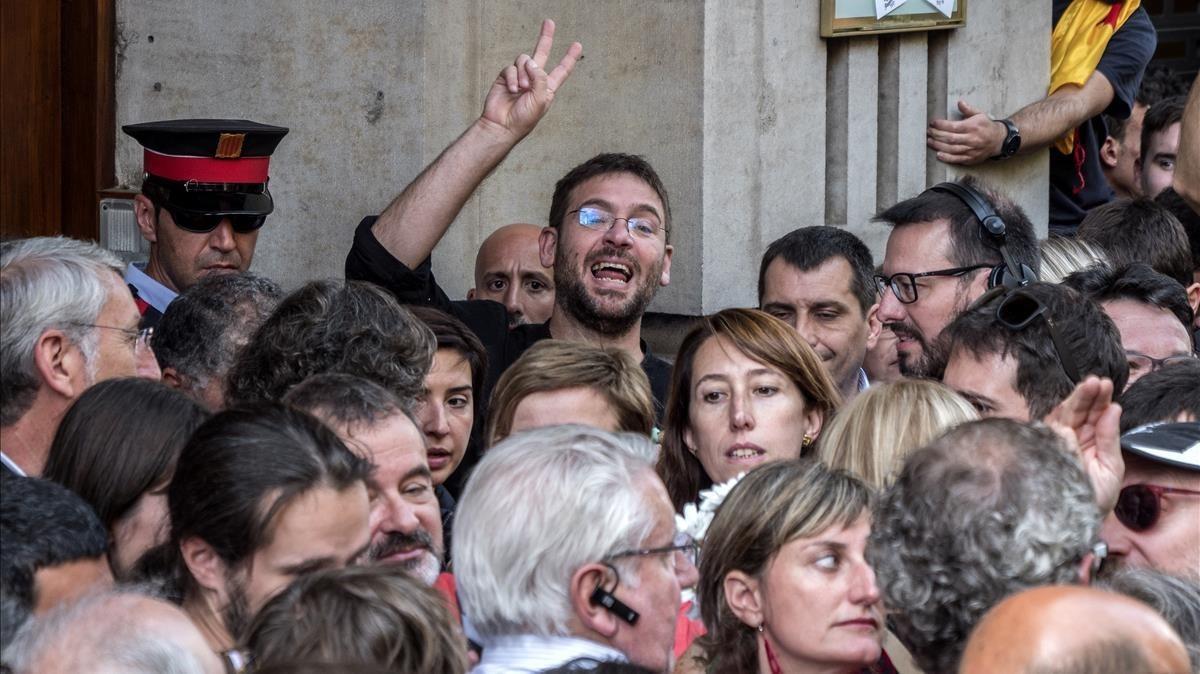 Albano Dante Fachin en la concentración frente la Consellería d’Economia.