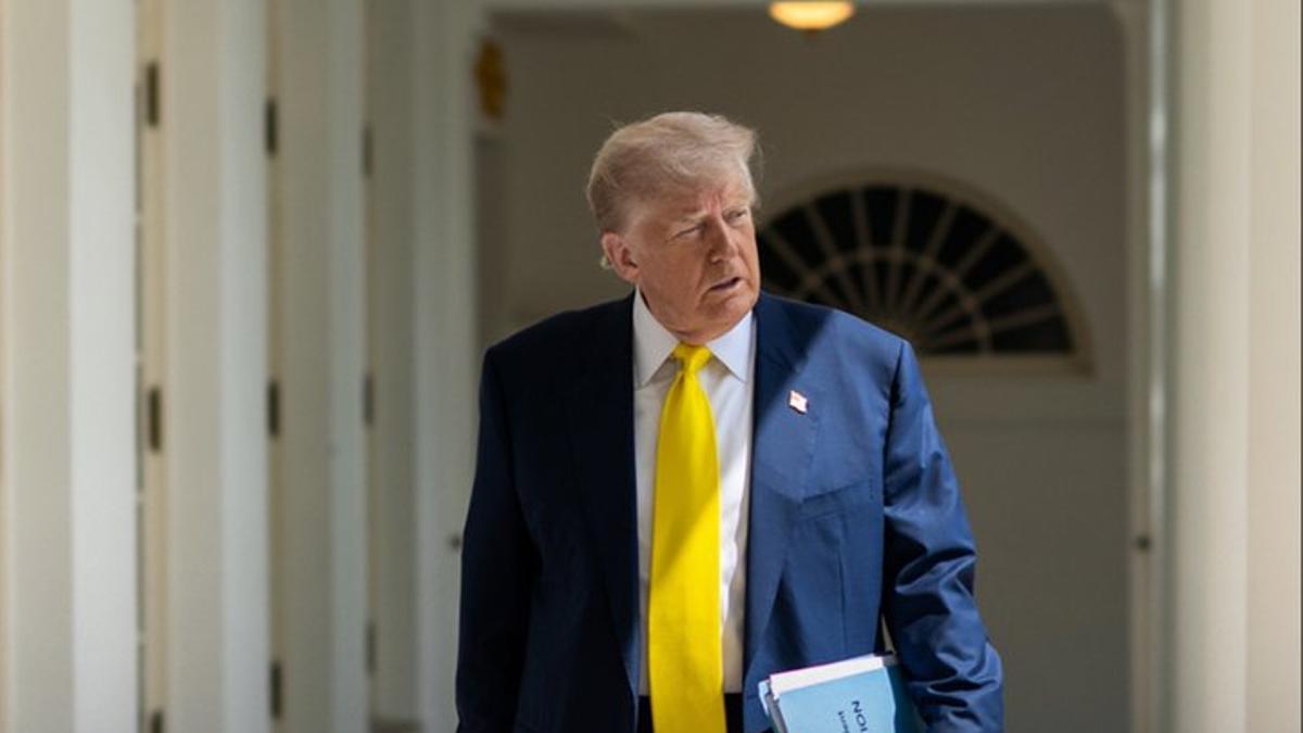 Foto de Donald Trump con el lema 'El presidente de la paz' distribuida por la Casa Blanca.