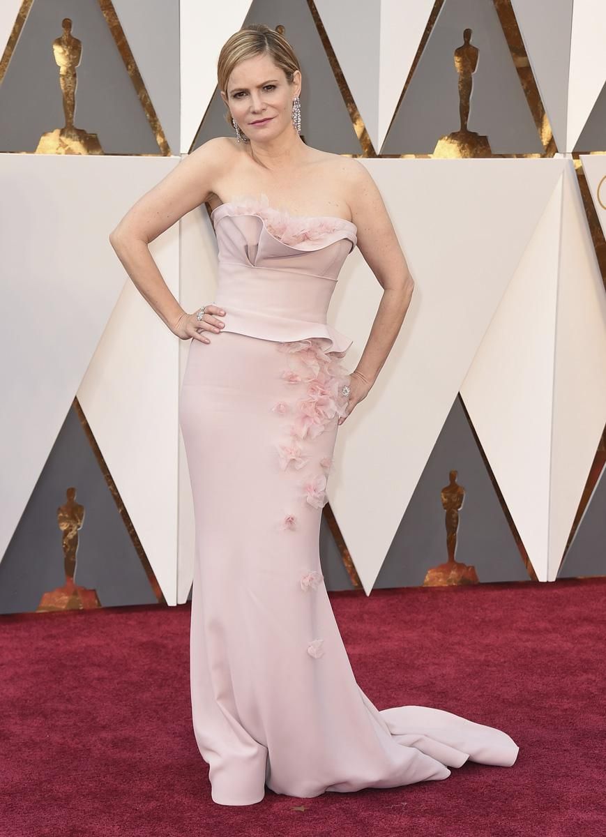 Premios Oscar 2016: Jennifer Jason Leigh de Marchesa