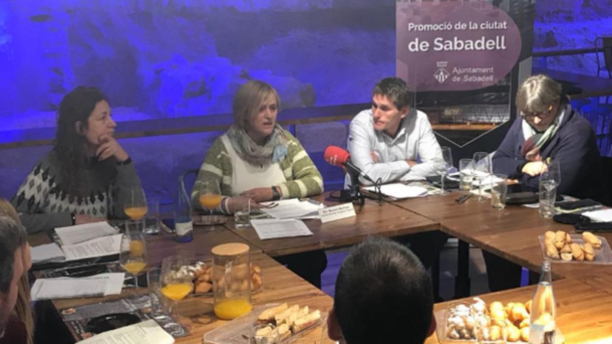 la teniente de alcalde de Promoción de la Ciudad e Innovación y concejala de Deportes, Marisol Martínez, presenta el nuevo programa para el curso 2018-19.