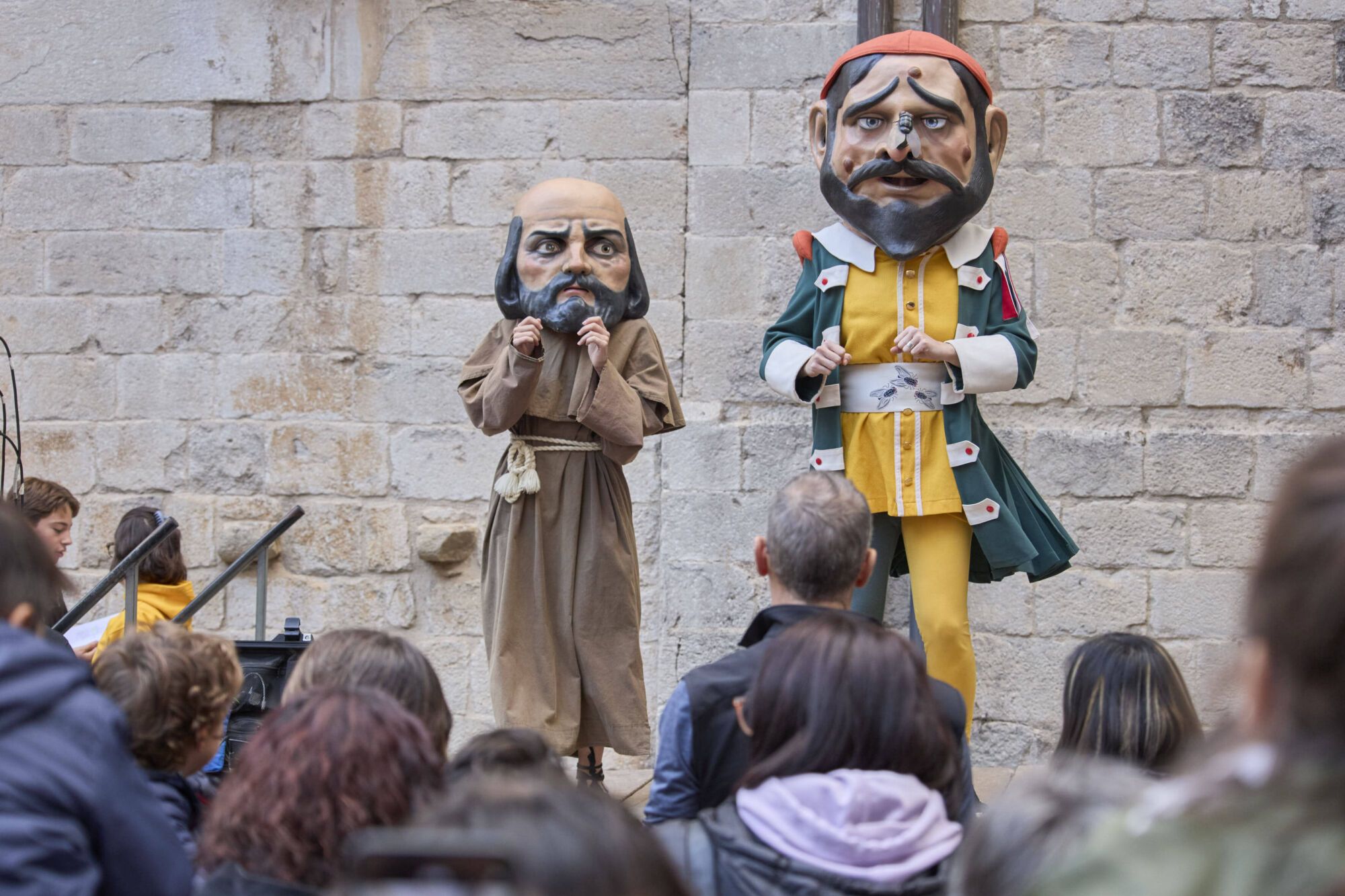 Les fotos de la passejada de capgrossos i gegants a la plaça de la catedral de Girona