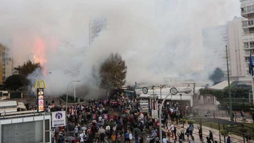 Una mascletà  a la carrera