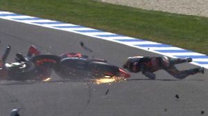 Seqüència fotogràfica de l’accident de Márquez i Wilairot al circuit de Phillip Island.