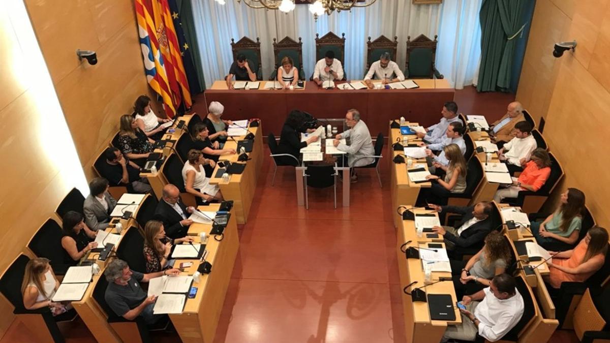 Sesión plenaria en el Ayuntamiento de Badalona.