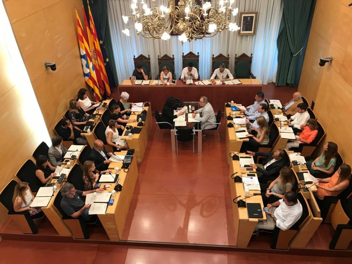 Sesión plenaria en el Ayuntamiento de Badalona.