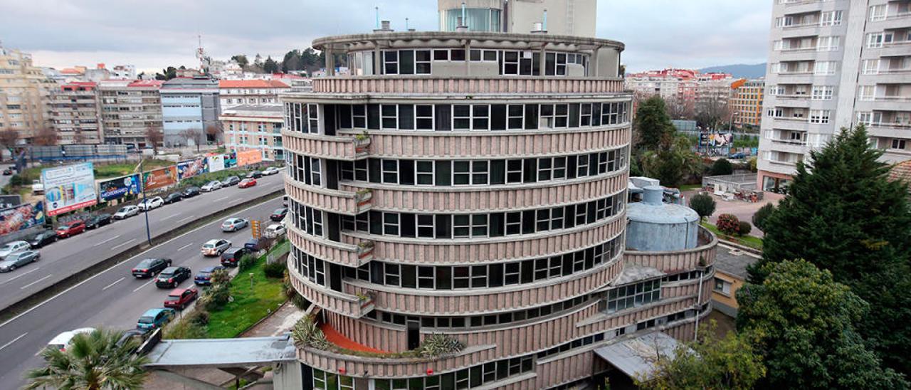 Vista exterior del policlínico Cíes en Vigo // Marta G. Brea