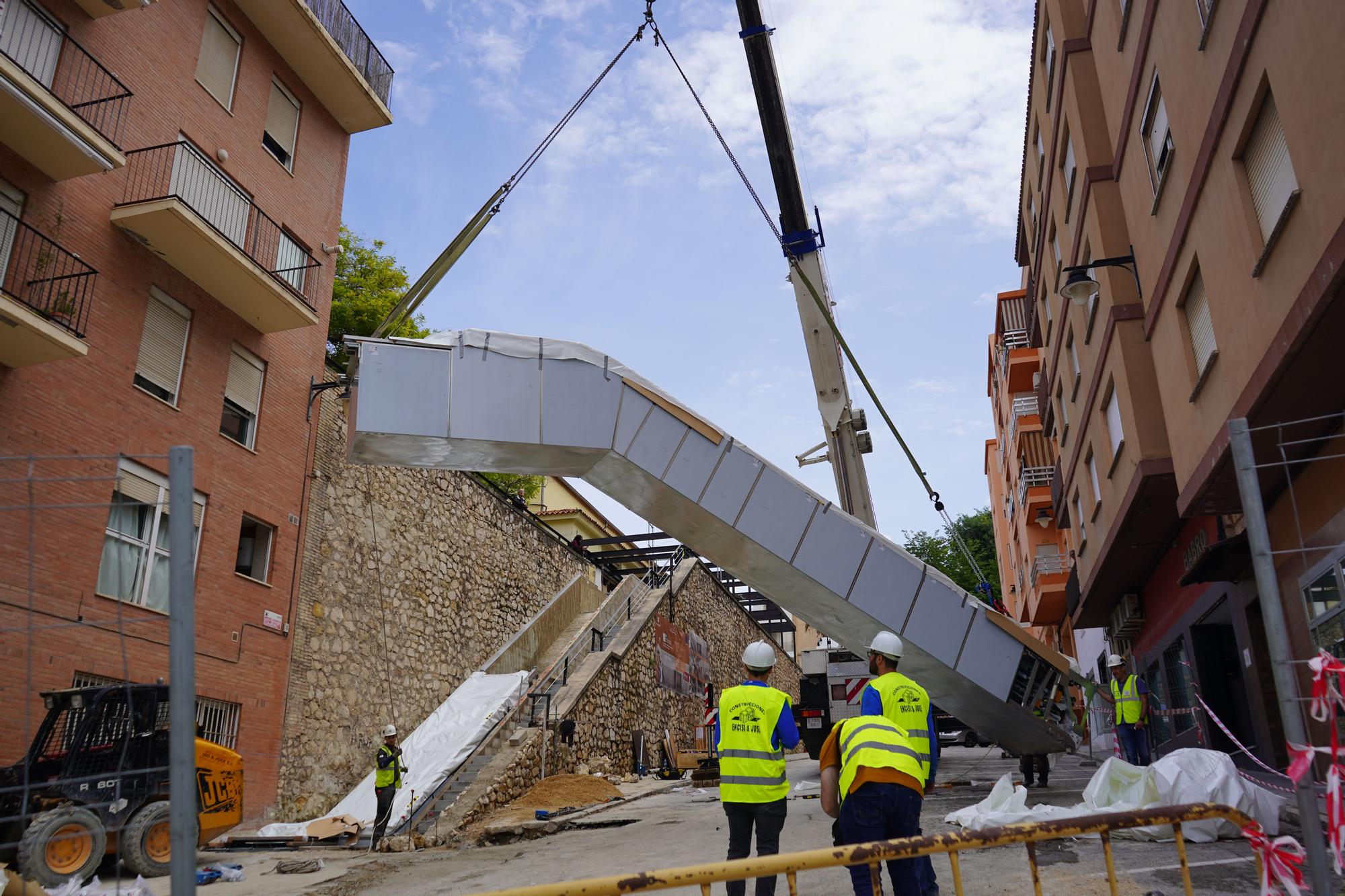 Inician el montaje de las escaleras mecánicas del Mercat de Ontinyent