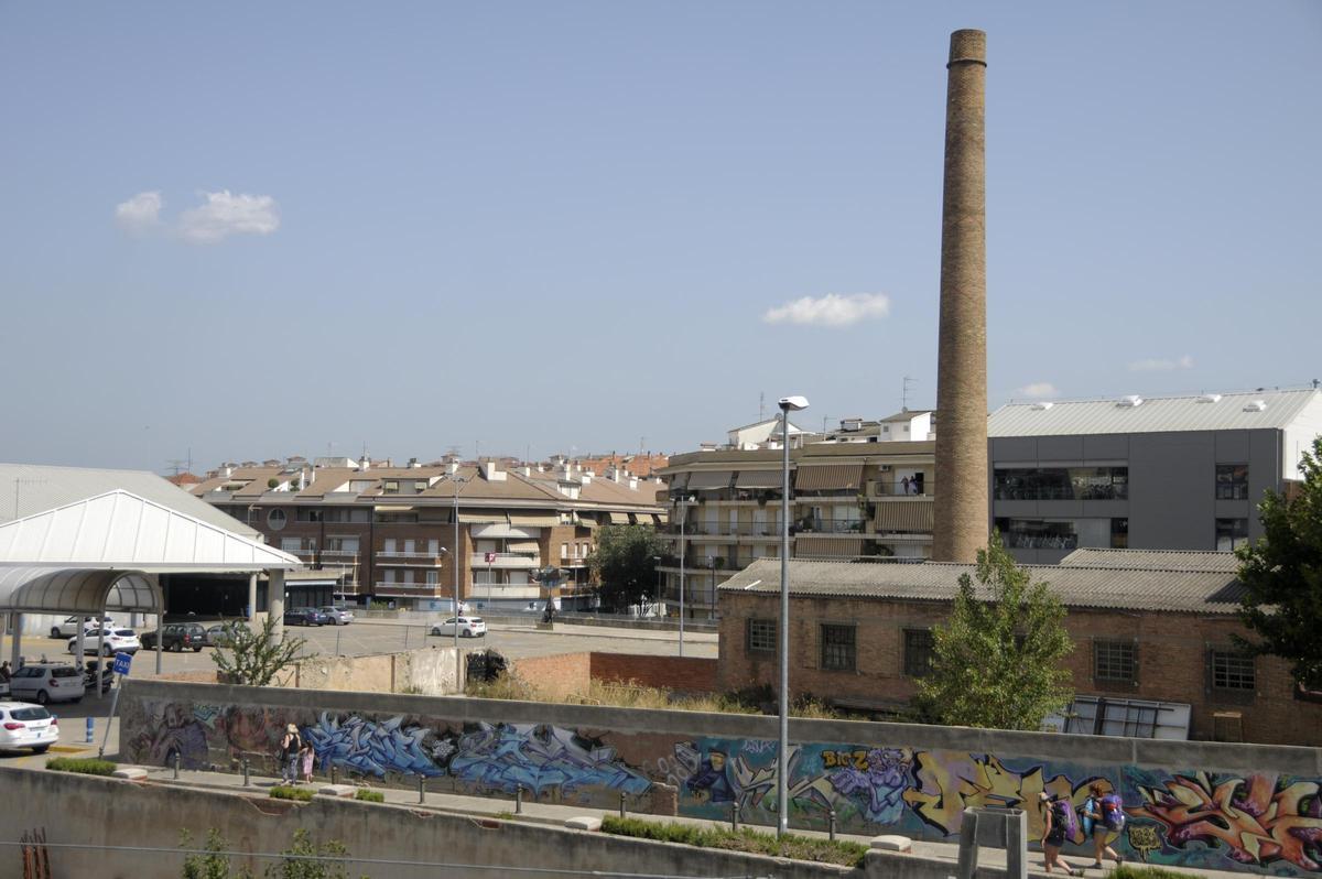 Una vista de l'espai des de la banda del darrere, abans de les obres