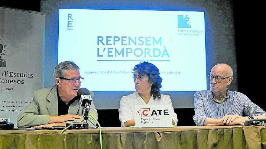 Anna Maria Puig, presidenta de l&#039;IEE, i els exalcaldes Armangué i Lorca.