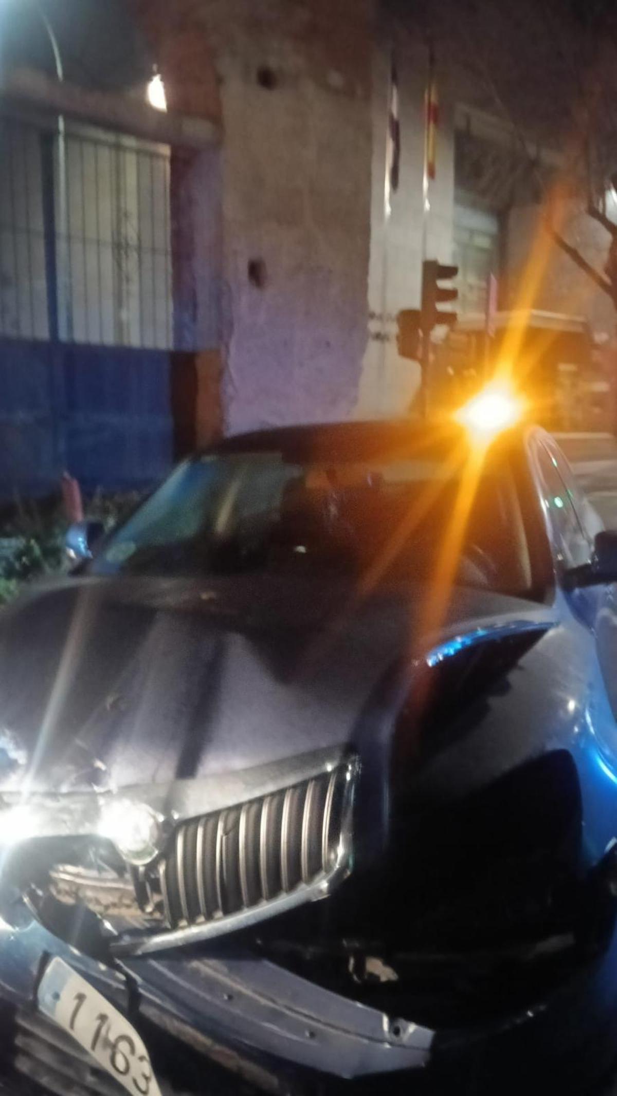 Galería | Aparatoso accidente entre dos coches en el cruce de los Juzgados de Cáceres