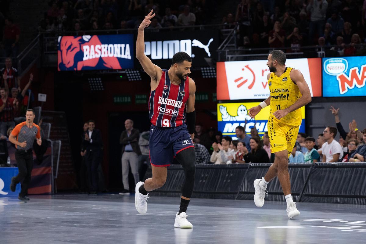 Luwawu-Cabarrot celebra un triple en el Baskonia-Canarias de la primera vuelta.
