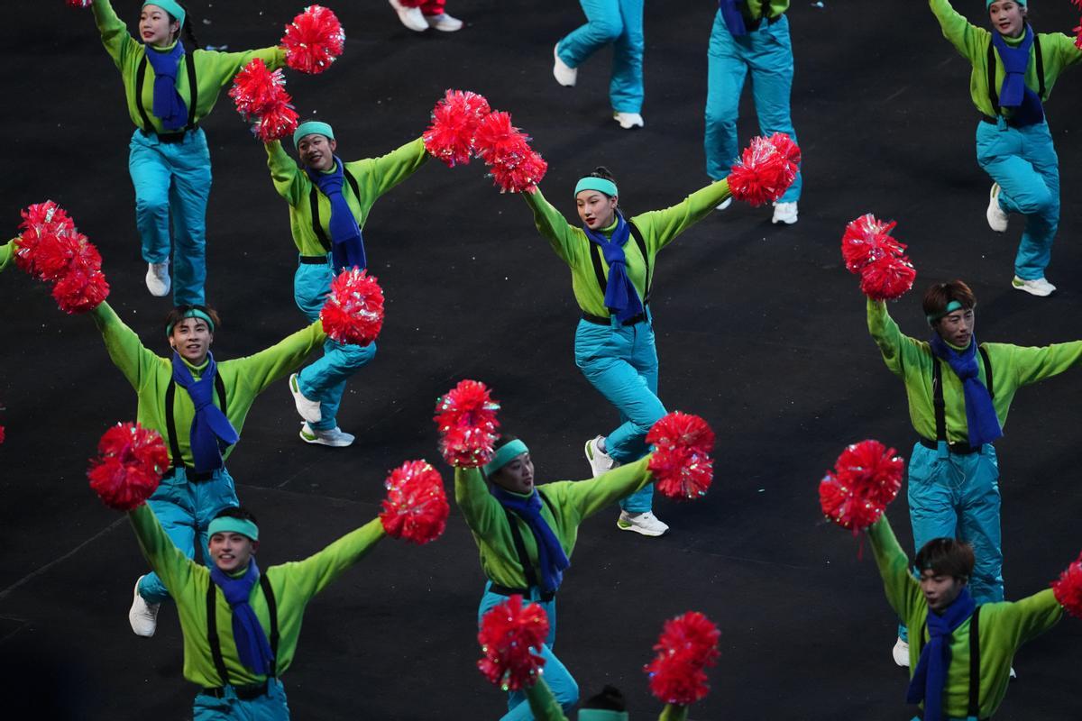  Artistas durante la ceremonia de apertura. 