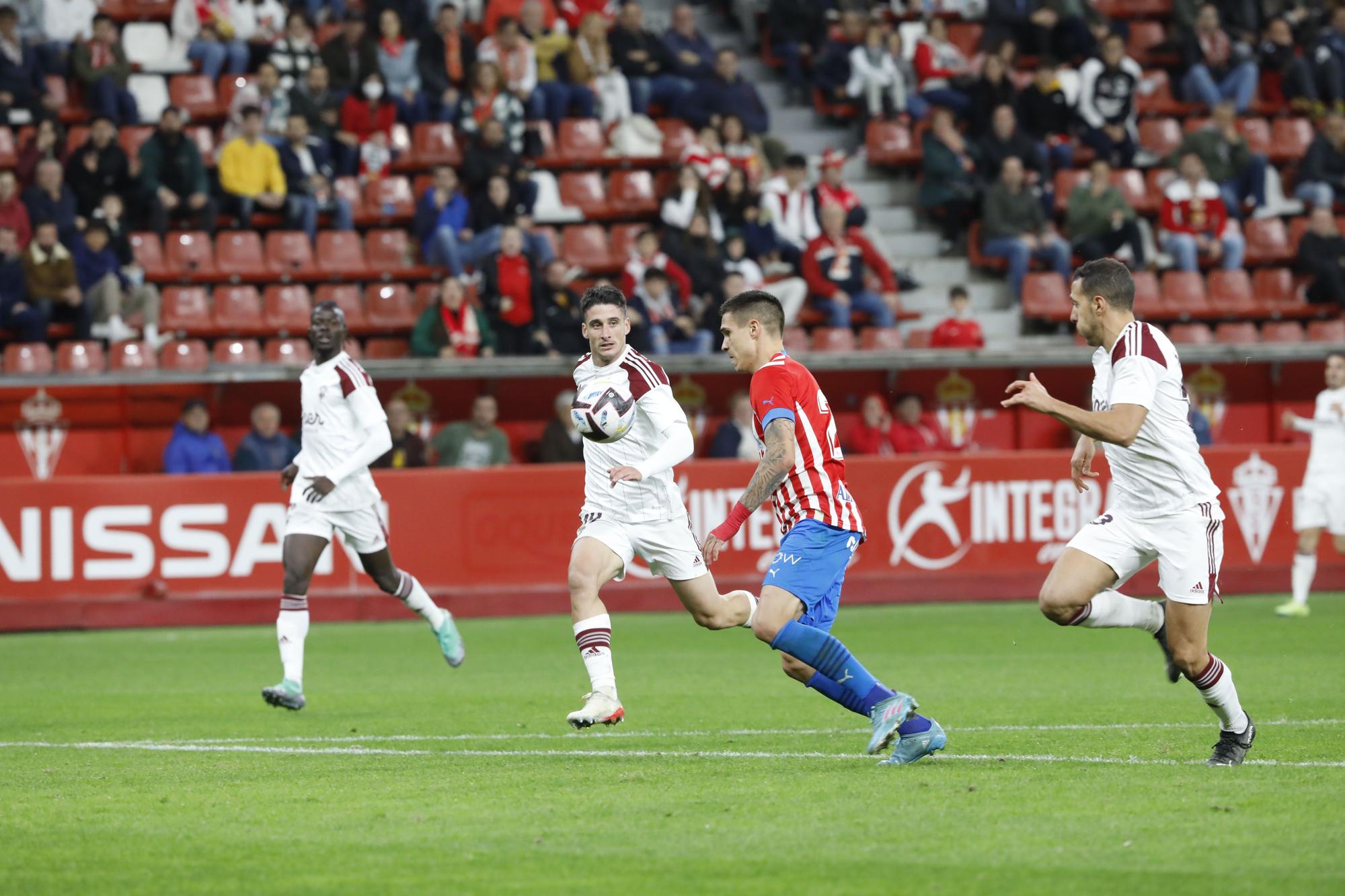 En imágenes: así fue el duelo entre Sporting y Albacete en El Molinón