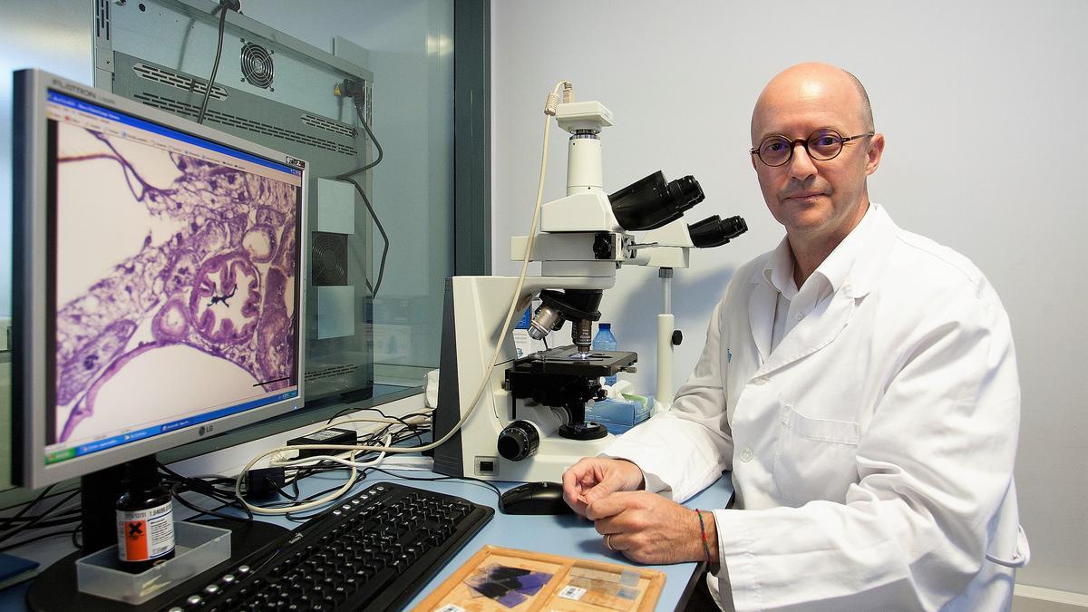 Pere-Joan Cardona  és cap de Servei de Microbiologia del Hospital Universitari Germans Trias