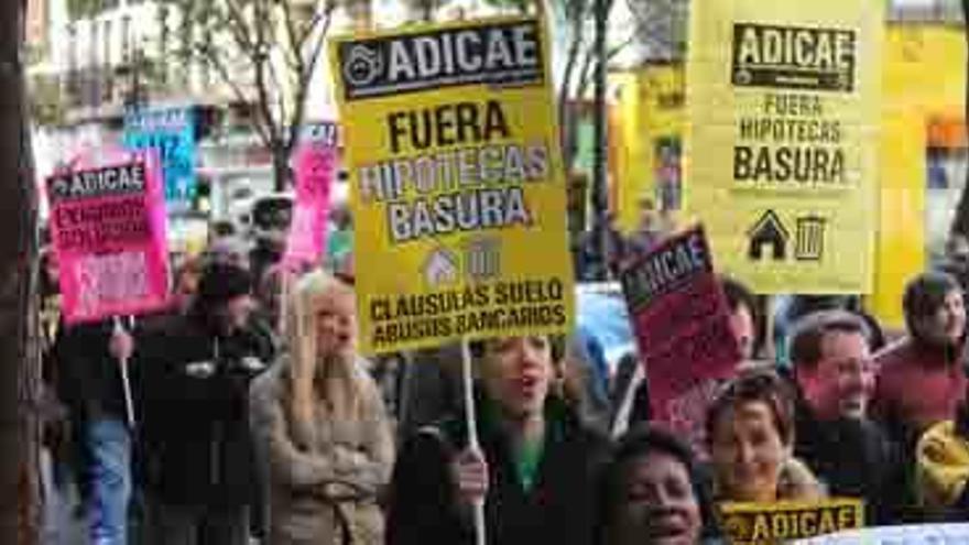 Manifestación de afectados por las cláusulas suelo, en Valencia.