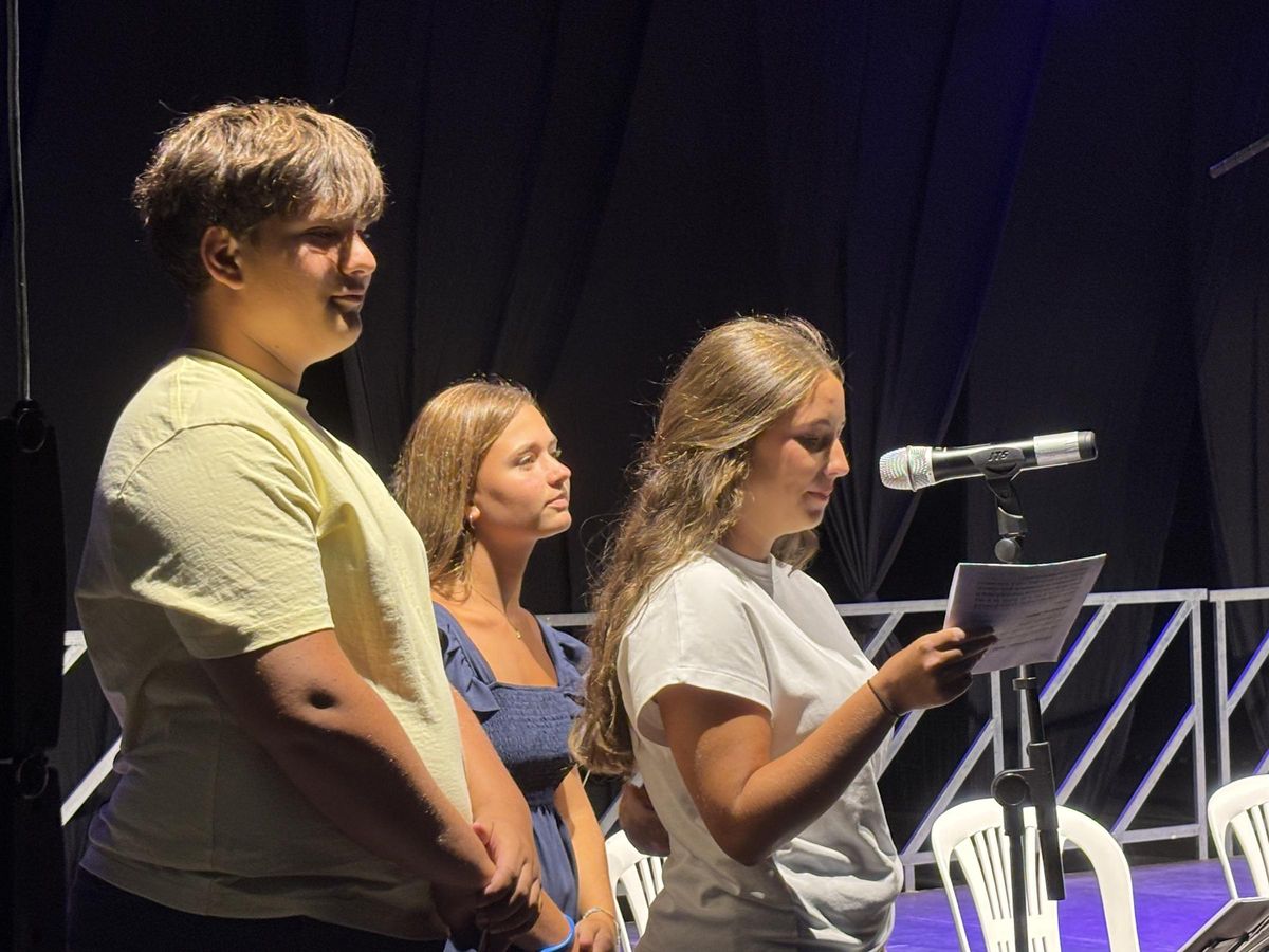 Los presentadores del III Festival de Habaneras Torre del Pinet en Elche