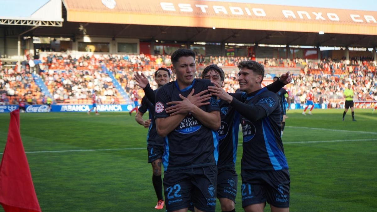 Jairo celebra su primer gol con el Ourense CF