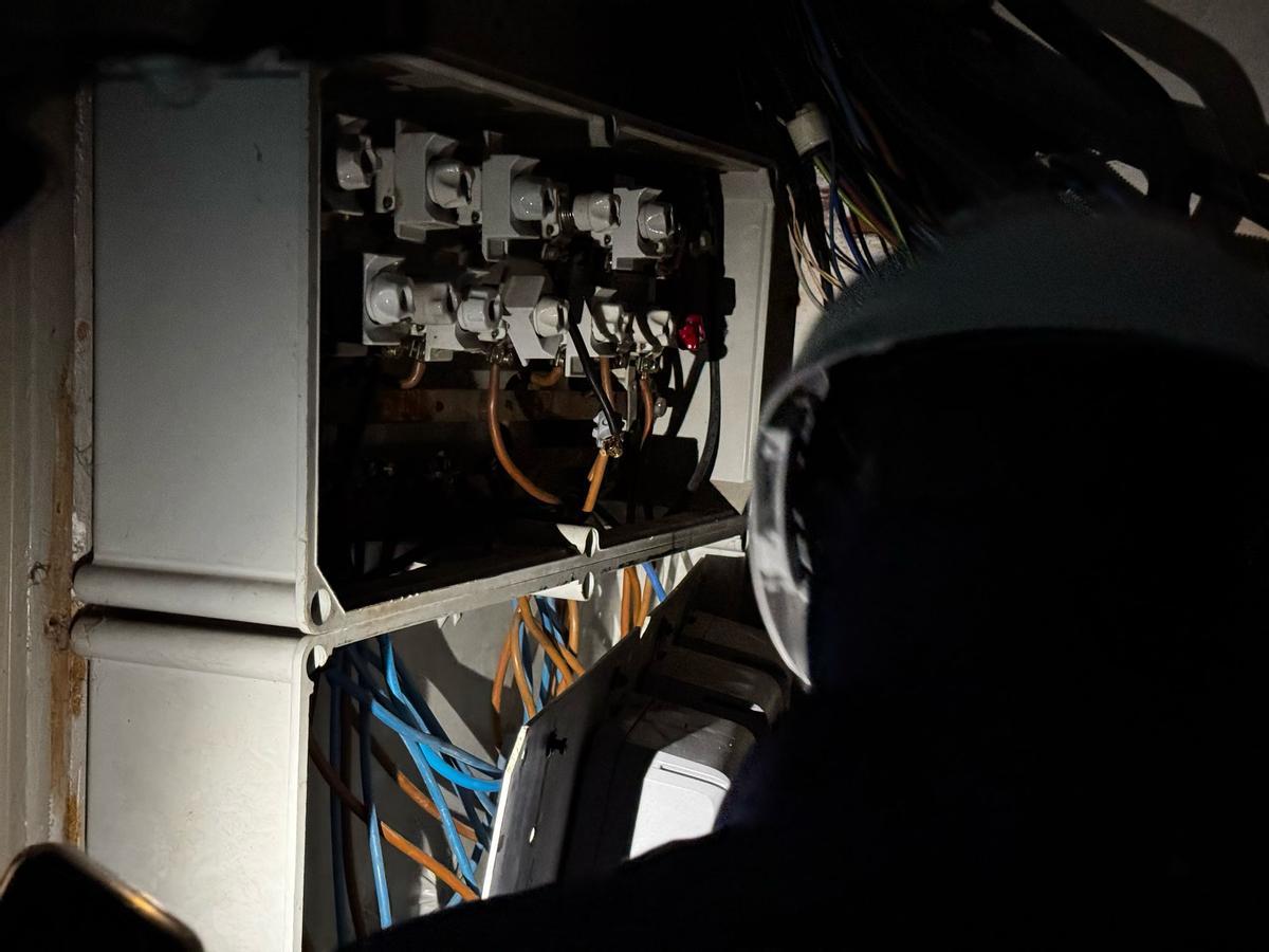 Una imatge d'arxiu d'un operatiu contra el frau elèctric al barri del Culubret.