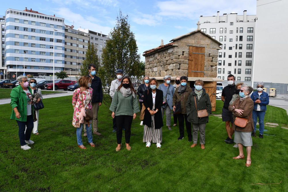 Rey visita el hórreo rehabilitado en San Roque