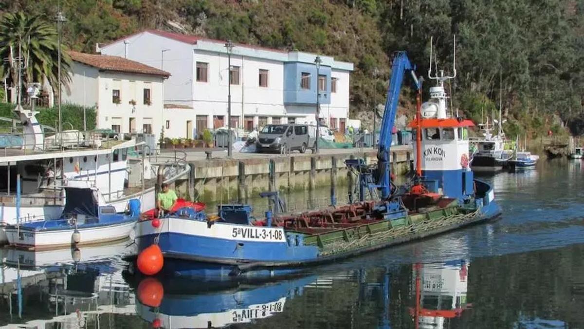 Dragado en el puerto de Bustio realizado en el año 2018.
