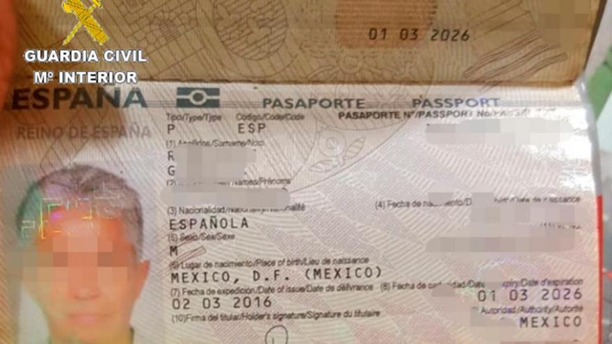 Pasaporte del condenado por un homicidio en México. // GC