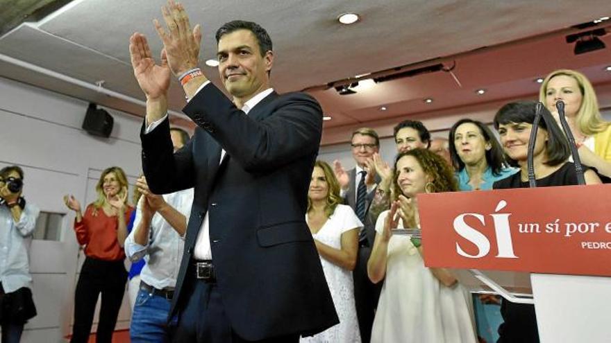 Pedro Sánchez va comparèixer davant dels mitjans i la militància i va reivindicar que el PSOE continua sent el partit hegemònic de l&#039;esquerra