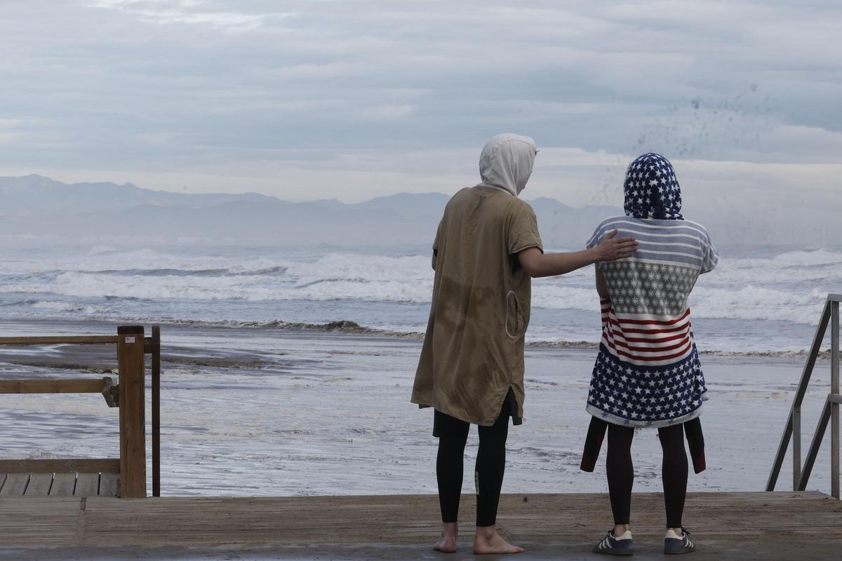 Dos mujeres con velo.