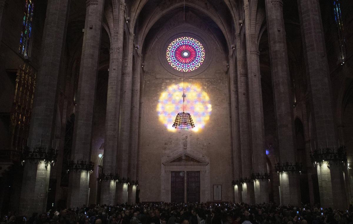 Fest des Lichtes auf Mallorca: So war die magische Acht am Freitag in der Kathedrale von Palma zu sehen