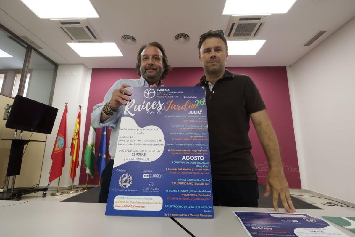 El delegado de Sostenibilidad y Medio Ambiente del Ayuntamiento de Córdoba, Daniel García-Ibarrola, y el presidente de la Federación de Peñas, Juan Serrano.