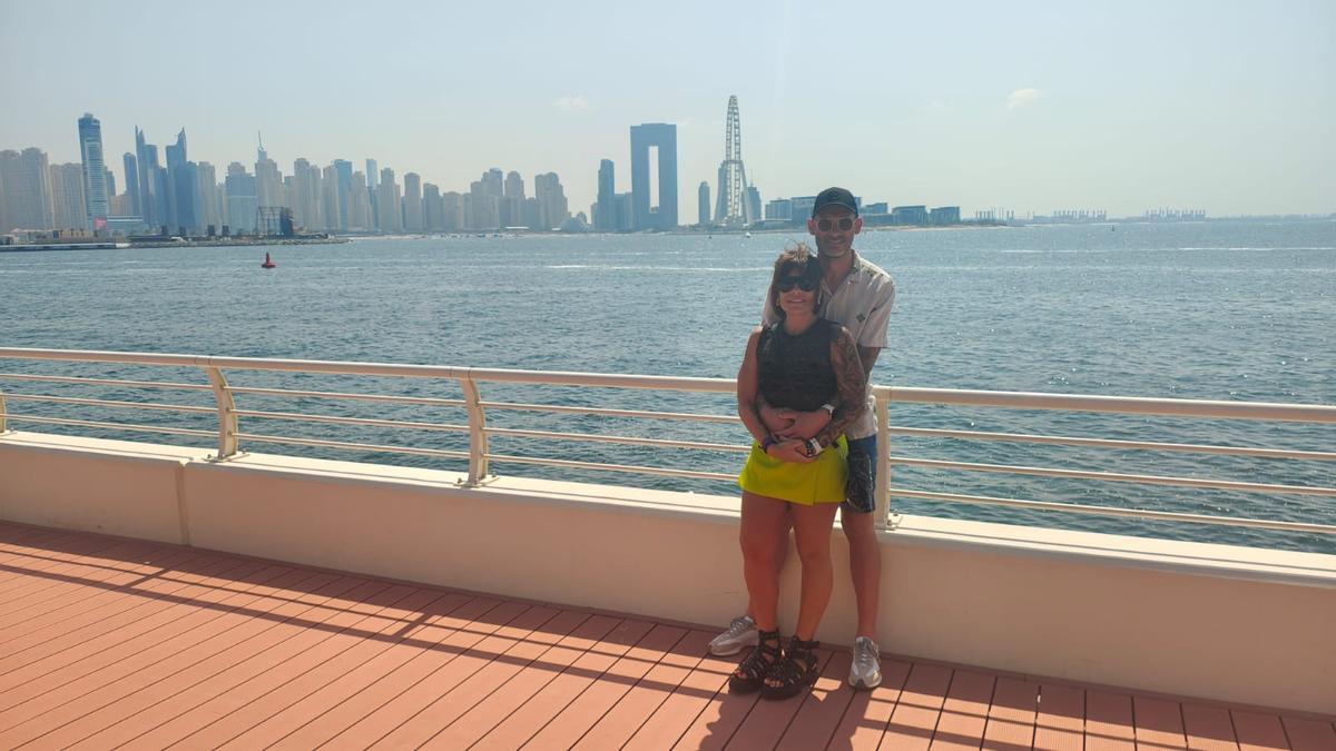 Los aragoneses Yolanda Mondourrey y Roberto Martínez durante sus vacaciones en Oriente Medio.