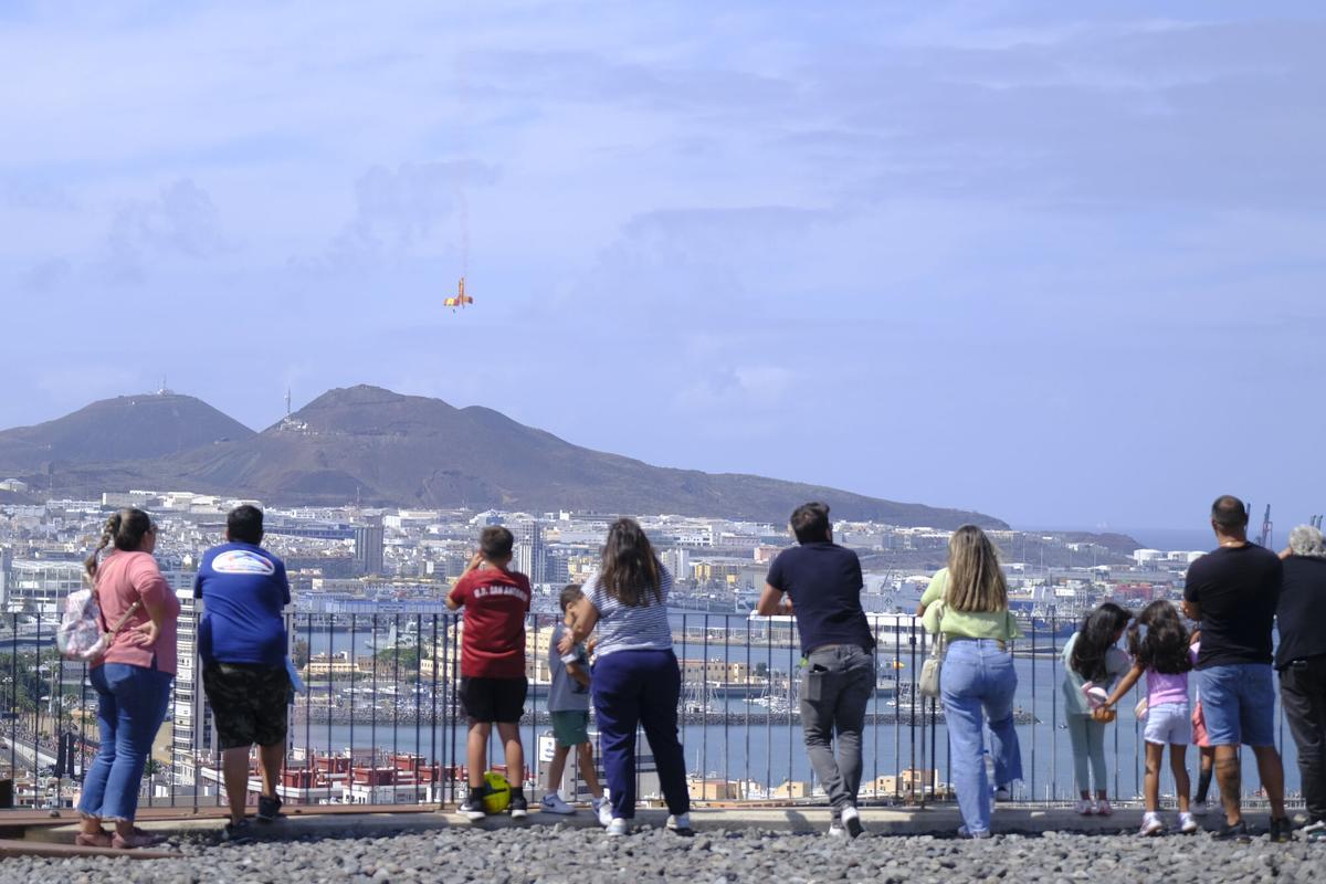 Los actos por el Día de las Fuerzas Armadas en Las Palmas de Gran Canaria, en imágenes
