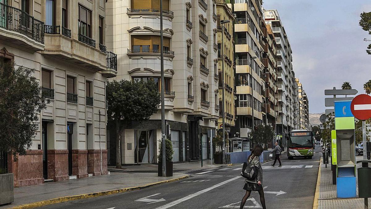 Las calles del centro de Elche son las que tienen las viviendas más caras, al margen de Arenales.