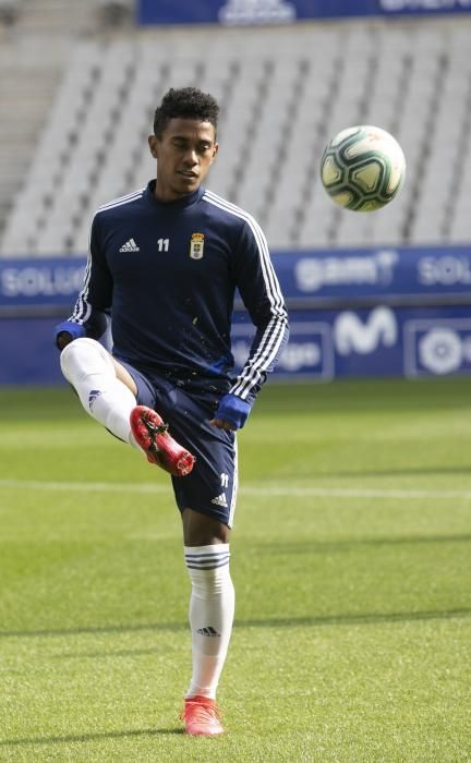 Entrenamiento del Real Oviedo de fútbol en el Carl