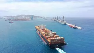Opcsa rompe su techo de operaciones con el mayor buque de contenedores atracado en el Puerto de Las Palmas