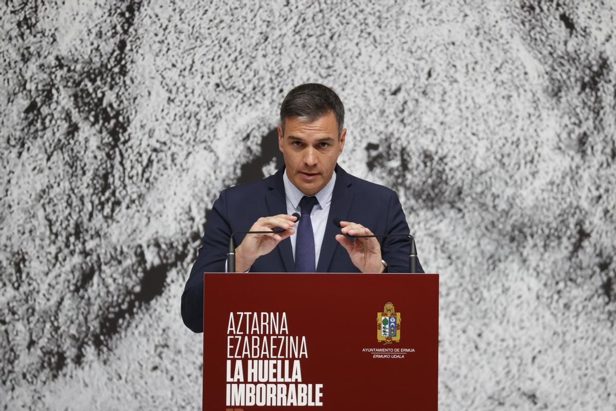 El presidente del Gobierno, Pedro Sánchez, durante su intervención en el homenaje