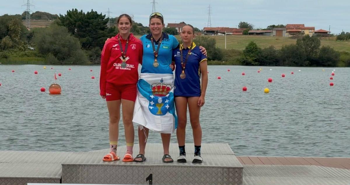 Ainnare García, con su medalla de plata en K-1 3.000 metros