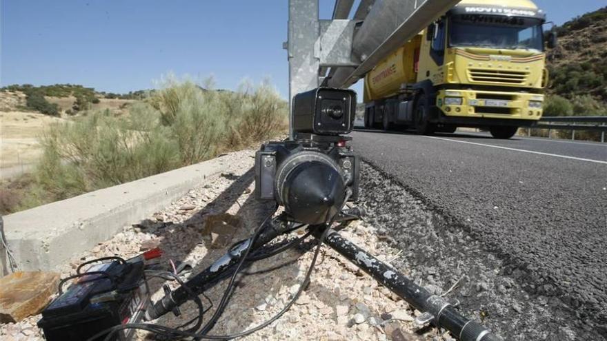 Tráfico mantiene 42 radares fijos y móviles en Córdoba de cara a la operación de verano