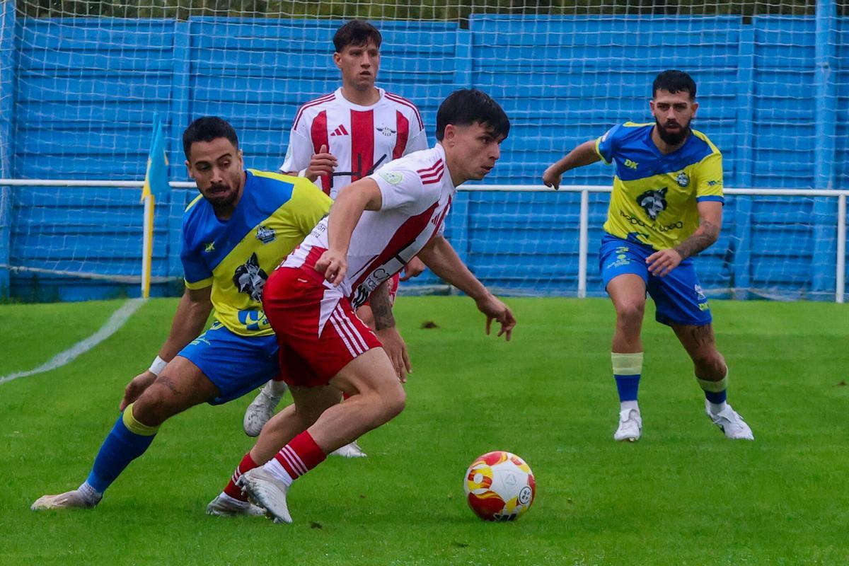 El Cambados ha visto aliviada su posición en la tabla.