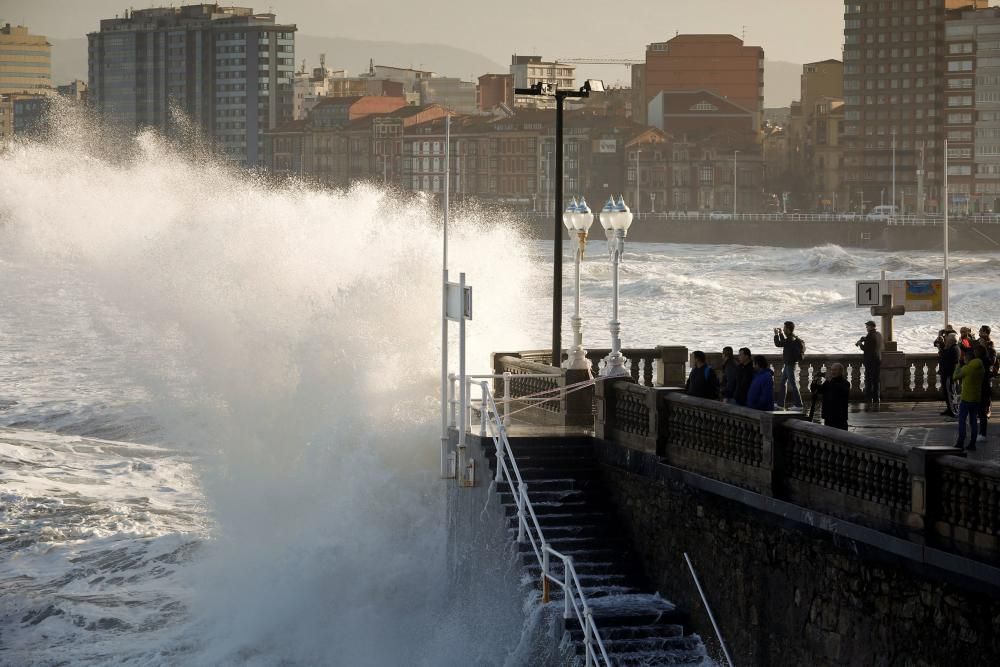 Oleaje en Gijón