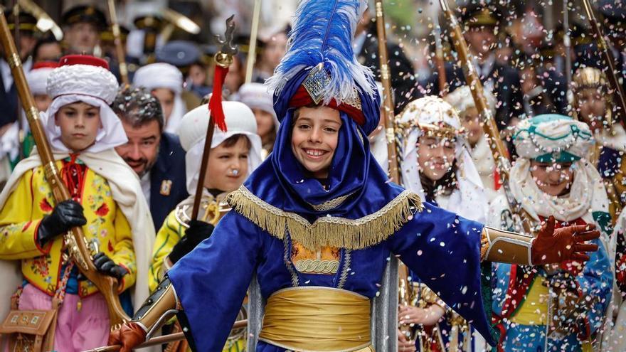 La lluvia concede una tregua a la Gloria Infantil de Alcoy